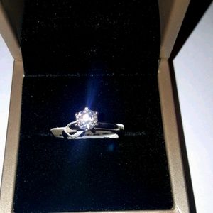 Pt950 Platinum Mozambain Solitaire CZ Wedding Ring Size 8